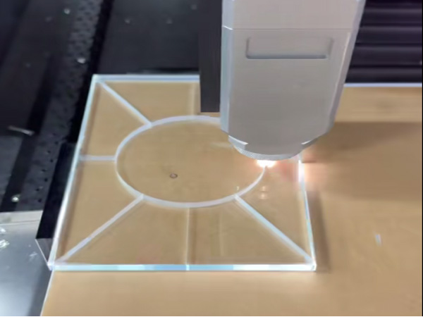 激光玻璃切割，切裂一體