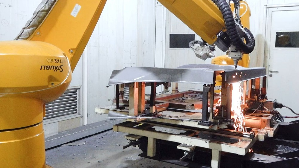 淺談機(jī)器人三維激光切割機(jī)在汽車行業(yè)的深度應(yīng)用