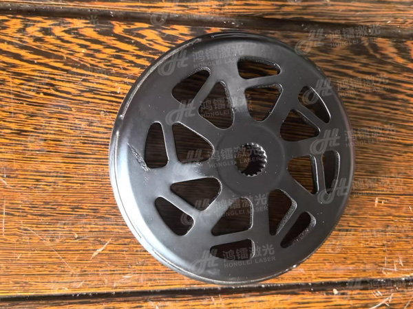 摩托車(chē)離合器蓋激光切孔